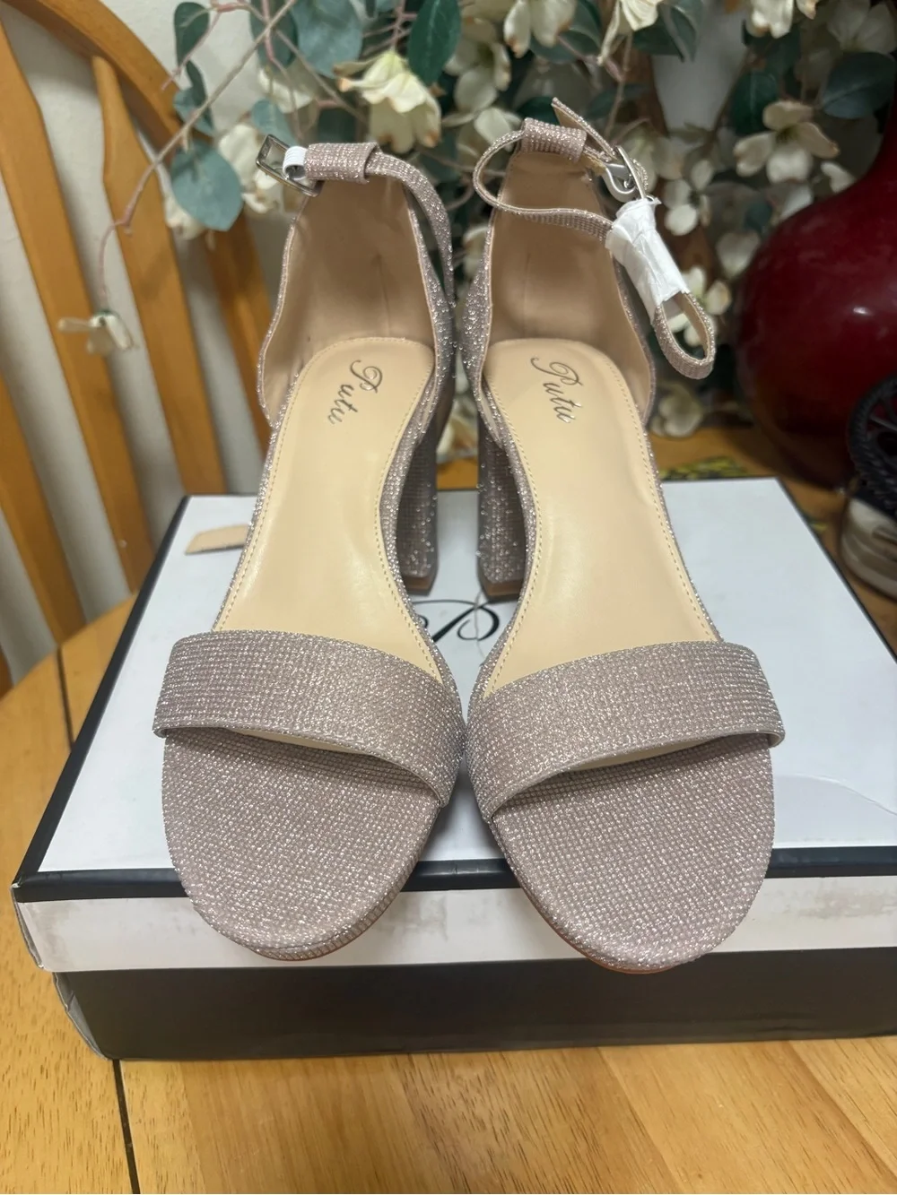 PUTU Womens Dress Shoes, Block Heel, Ankle Strap, Open Toe Gold Sparkle Size 8.5